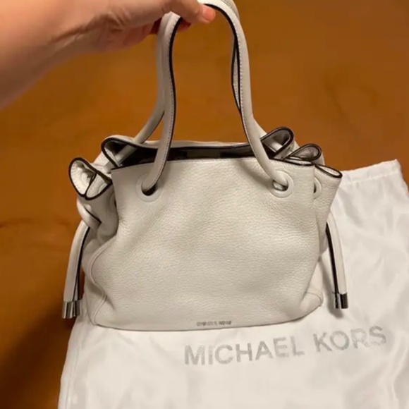 Micheal Kors, large leather tote - Picture 4 of 9